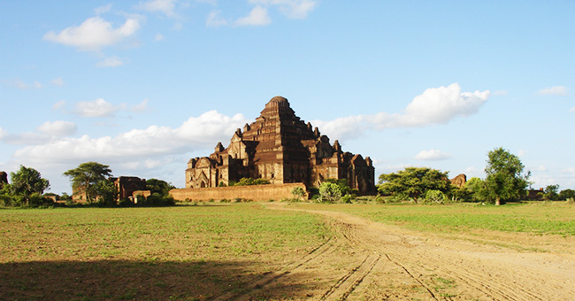 dhammayangyi-01