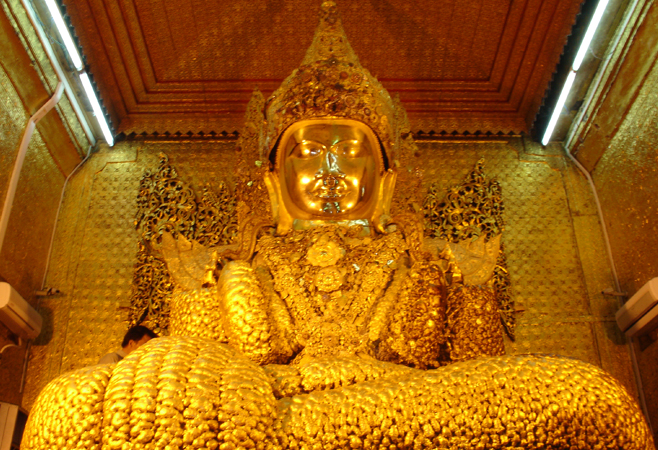 Maha Myat Muni Pagoda Festival