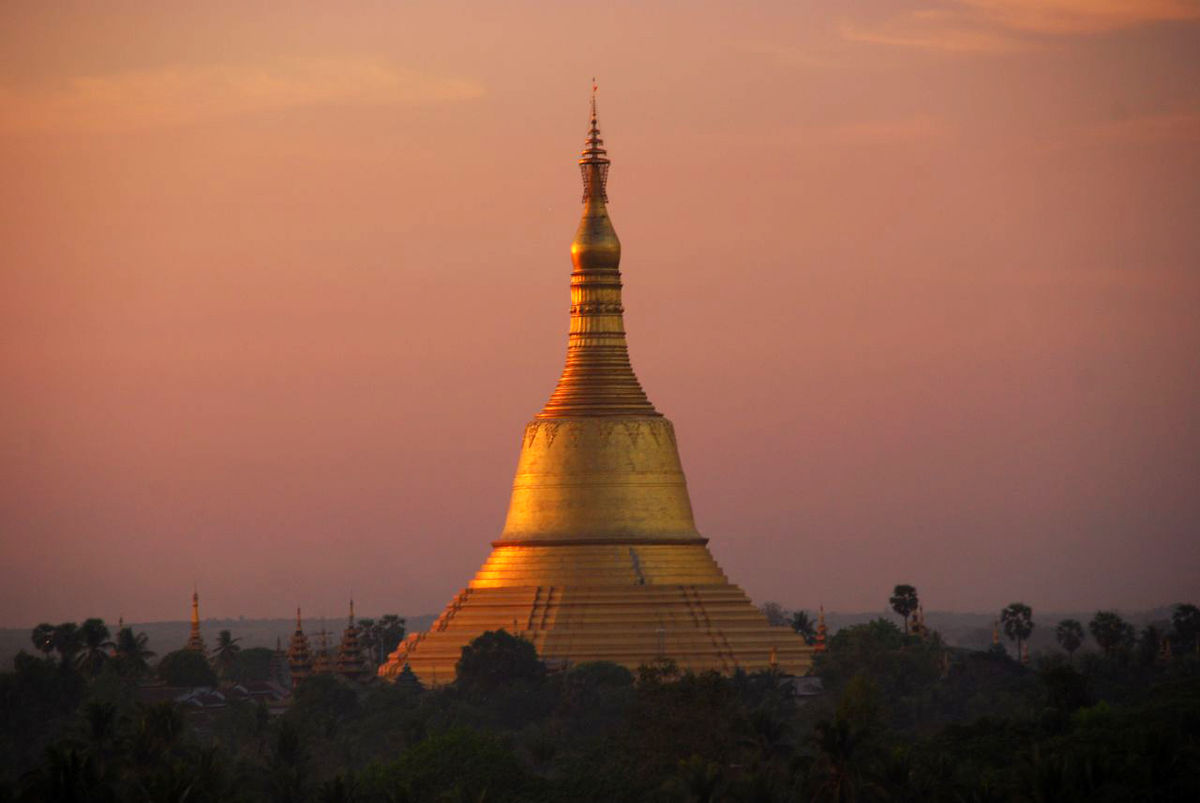 Shwe Maw Daw Pagoda Festival